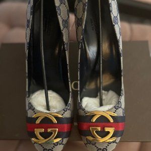 Authentic Gucci Navy trim/beige GG canvas pumps - Women's 38.5